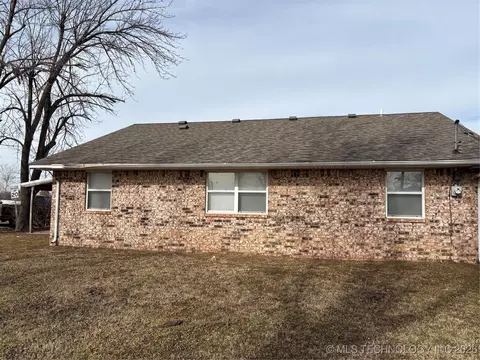 Exterior - 1001 E Pecan St, Cushing, OK 74023 photo 4 of 5