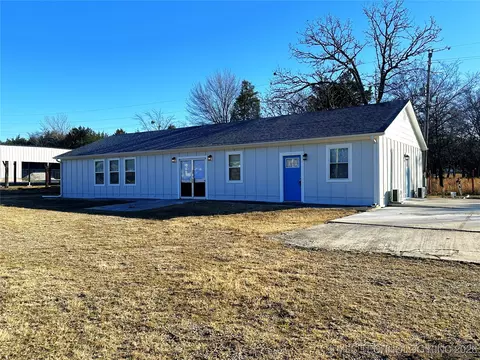 28 Country Club Dr, Canadian, OK 74425