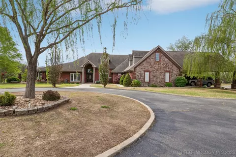 2372 Fox St, Tahlequah, OK 74464
