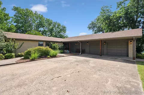 1561 E Country Club Dr, Vinita, OK 74301