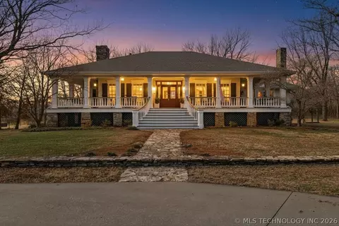 3987 Silver Lake Rd, Bartlesville, OK 74006