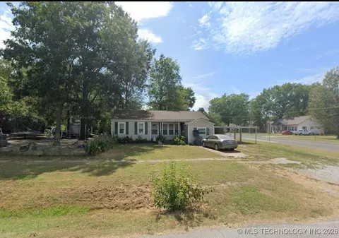 900 SE 7th St, Wagoner, OK 74467