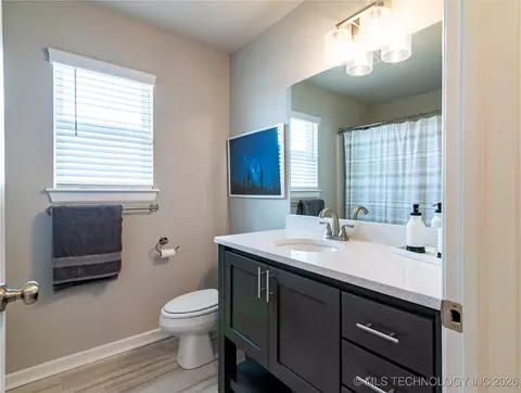 Bath - 1403 E 150th Pl S, Glenpool, OK 74033 photo 1 of 4
