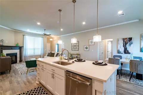Kitchen - 1403 E 150th Pl S, Glenpool, OK 74033 photo 3 of 4