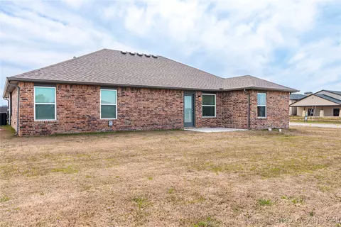 Exterior - 1403 E 150th Pl S, Glenpool, OK 74033 photo 4 of 4