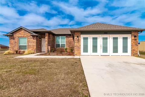 Exterior - 1403 E 150th Pl S, Glenpool, OK 74033 photo 2 of 4