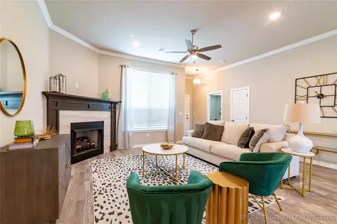 Living - 1403 E 150th Pl S, Glenpool, OK 74033 photo 4 of 4