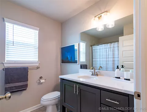 Bath - 1403 E 150th Pl S, Glenpool, OK 74033 photo 2 of 4