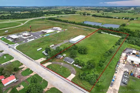 1301 S Chouteau Ave, Chouteau, OK 74337