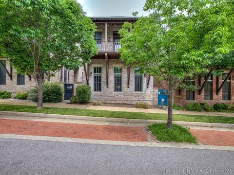 41 Park St, Carlton Landing, OK 74432