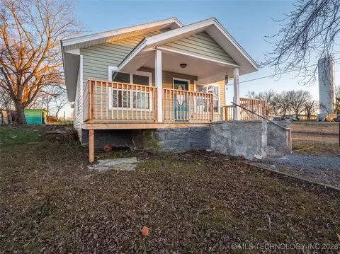 3310 S Main St, Savanna, OK 74565