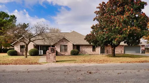 1119 Rolling Oaks Rd, Grove, OK 74344