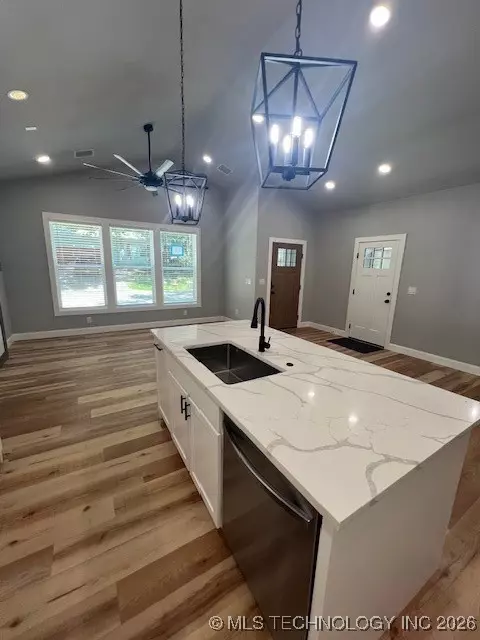 Kitchen - 29 Circle Dr, Monkey Island, OK 74331 photo 3 of 3