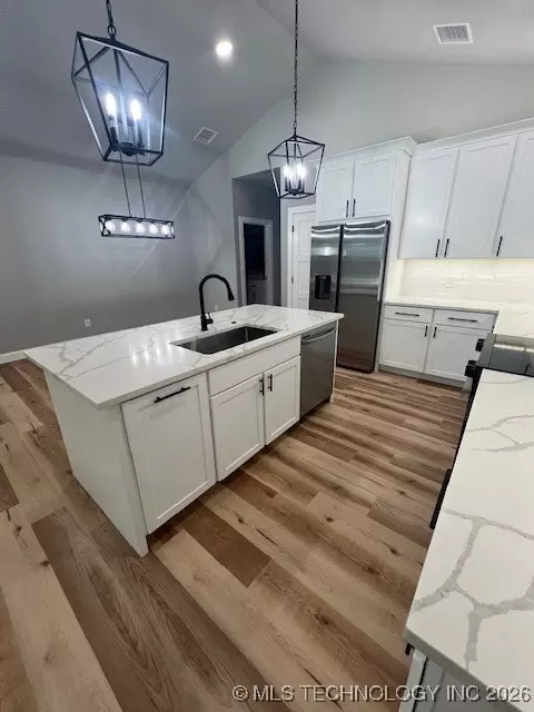 Kitchen - 29 Circle Dr, Monkey Island, OK 74331 photo 1 of 3