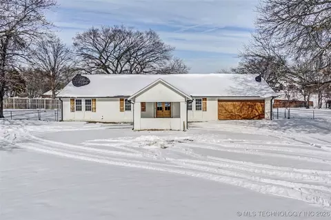 18415 S Hilltop Ct, Claremore, OK 74017