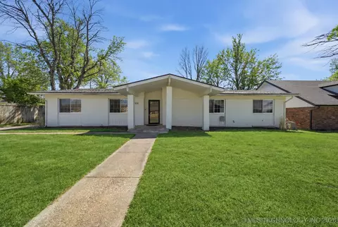 6534 E 56th Pl, Tulsa, OK 74145 photo 2