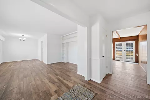 6534 E 56th Pl, Tulsa, OK 74145 photo 9