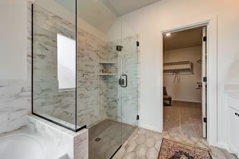 Bath - 7210 E Queens Pl, Broken Arrow, OK 74014 photo 1 of 6