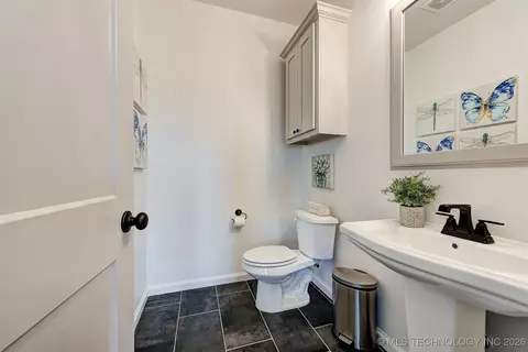 Bath - 7210 E Queens Pl, Broken Arrow, OK 74014 photo 4 of 6