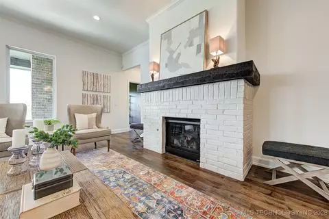 Living - 7210 E Queens Pl, Broken Arrow, OK 74014 photo 3 of 3
