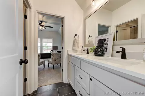 Bath - 7210 E Queens Pl, Broken Arrow, OK 74014 photo 5 of 6