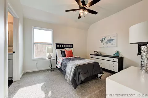 Bedroom - 7210 E Queens Pl, Broken Arrow, OK 74014 photo 3 of 3