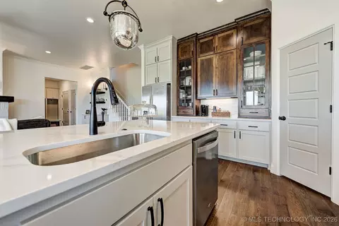 Kitchen - 7210 E Queens Pl, Broken Arrow, OK 74014 photo 4 of 4