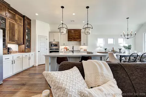 Kitchen - 7210 E Queens Pl, Broken Arrow, OK 74014 photo 1 of 4