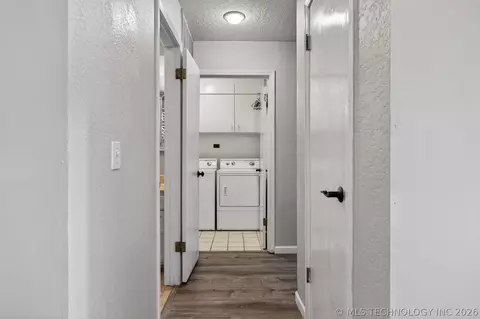 Entry Way - 3341 E 83rd Pl, Tulsa, OK 74137 photo 9 of 10