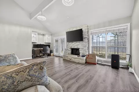Living - 3341 E 83rd Pl, Tulsa, OK 74137 photo 3 of 7