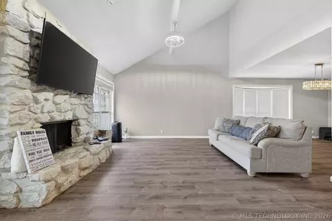 Living - 3341 E 83rd Pl, Tulsa, OK 74137 photo 2 of 7