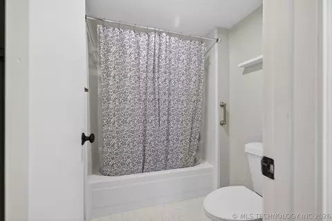Bath - 3341 E 83rd Pl, Tulsa, OK 74137 photo 5 of 7