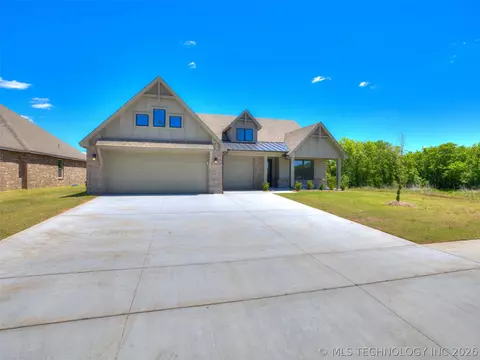 14757 S College Pl, Bixby, OK 74008