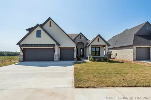 2722 E 134th Cir, Bixby, OK 74008