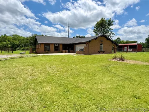 805 NW 14th St, Wagoner, OK 74467