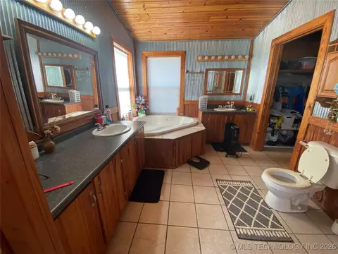 Bath - 20218 E 430 Rd, Jay, OK 74346 photo 1 of 1