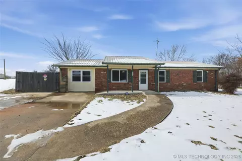 17564 W Grandview Dr, Tahlequah, OK 74464