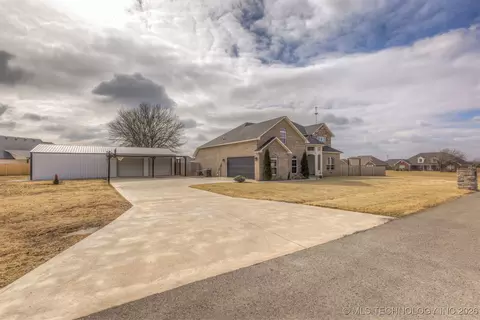 1113 Elizabeth Dr, Checotah, OK 74426 photo 2
