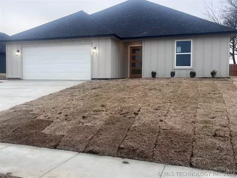 726 E 38th St N, Tulsa, OK 74106