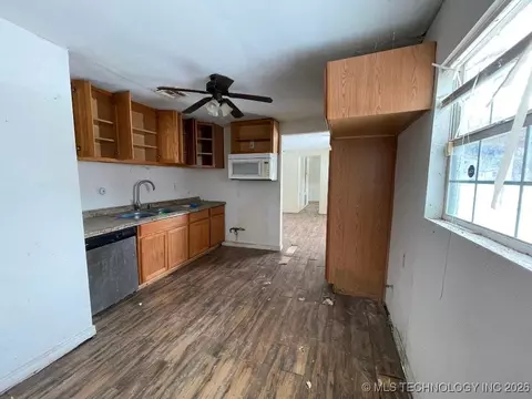 Kitchen - 807 NW 3rd St, Wagoner, OK 74467 photo 1 of 1