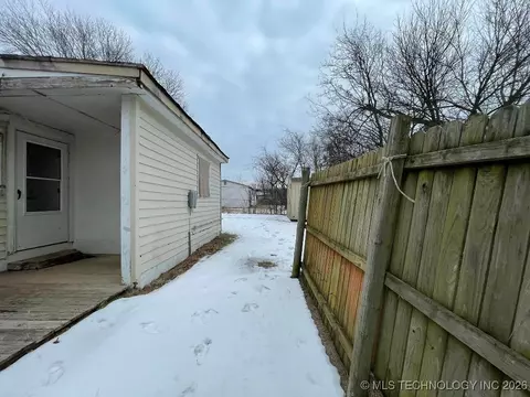 Other - 807 NW 3rd St, Wagoner, OK 74467 photo 4 of 5