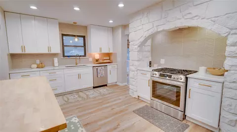 Kitchen - 4207 E 78th St, Tulsa, OK 74136 photo 1 of 1