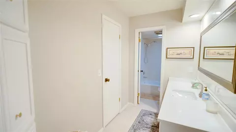 Bath - 4207 E 78th St, Tulsa, OK 74136 photo 3 of 5