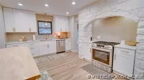 Kitchen - 4207 E 78th St, Tulsa, OK 74136 photo 1 of 1