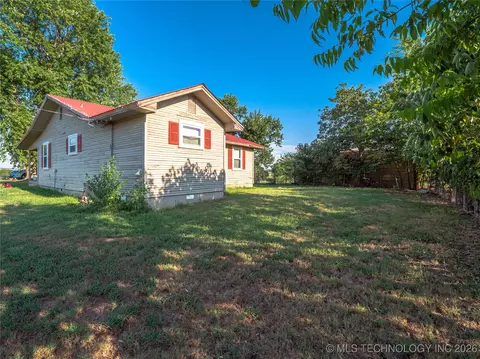 Exterior - 419000 E 1110 Rd, Checotah, OK 74426 photo 5 of 8