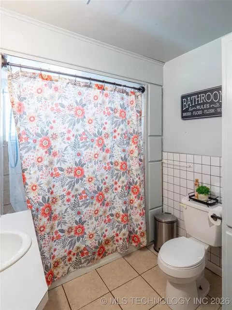 Bath - 419000 E 1110 Rd, Checotah, OK 74426 photo 1 of 2