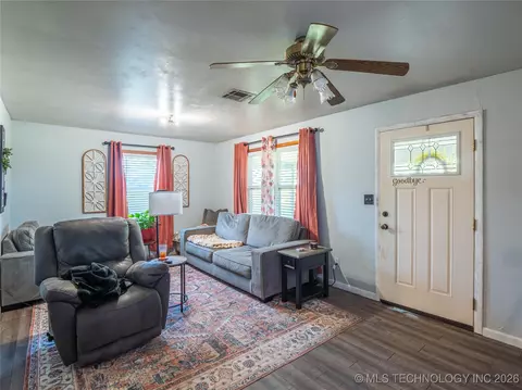 Entry Way - 419000 E 1110 Rd, Checotah, OK 74426 photo 1 of 2
