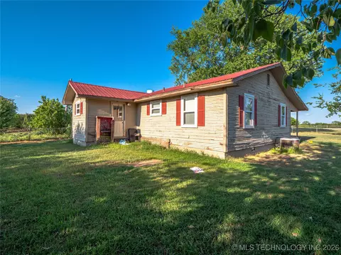 Exterior - 419000 E 1110 Rd, Checotah, OK 74426 photo 4 of 8