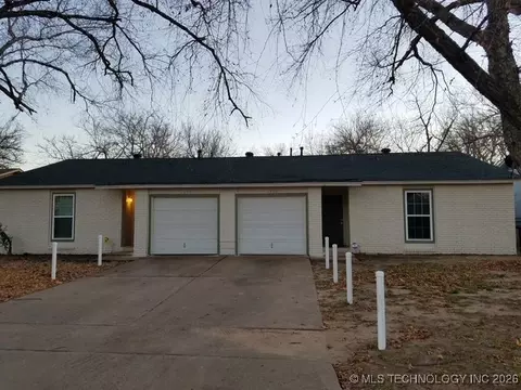 1530 E 66th Ct, Tulsa, OK 74136