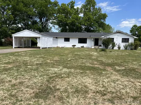 509 NE 10th St, Wagoner, OK 74467